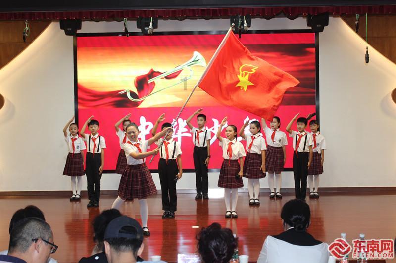 干妈对我很好，是我恩人帮助我走出困境，还把我当亲儿子对待，没有血缘关系为啥还把我当亲儿子看待呢？游戏画面