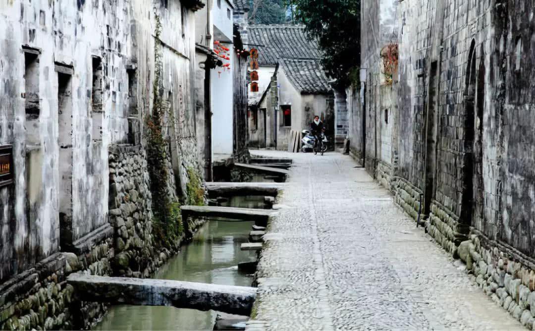 逃离遗弃的建筑4